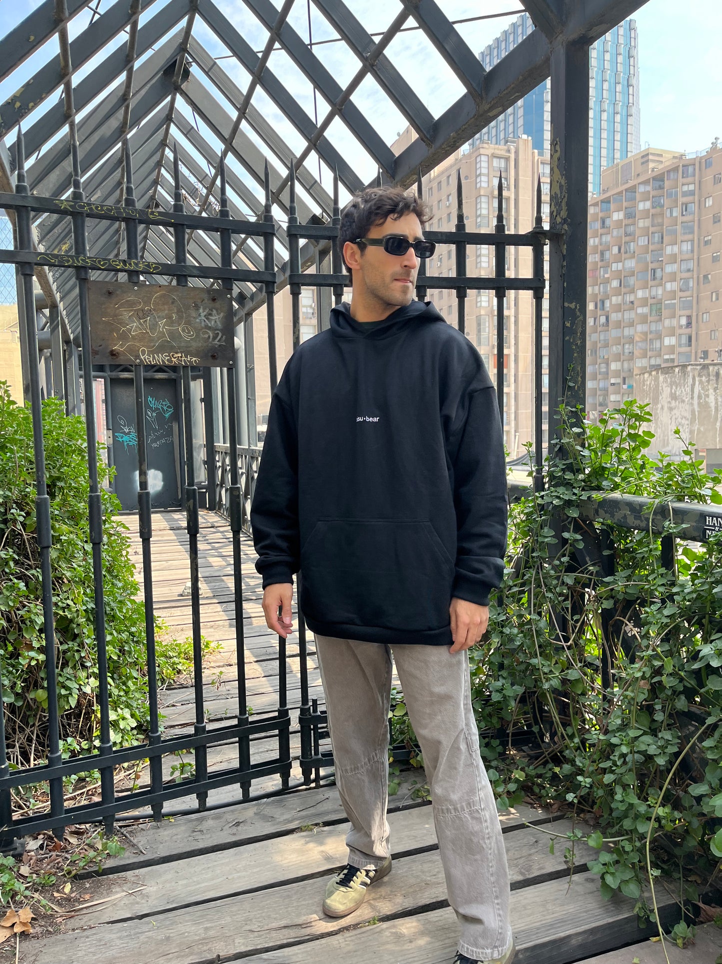 Polerón Negro Oversize